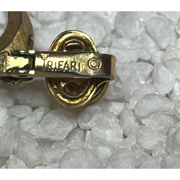 Vintage Crown Trifari Gold-Tone Oval Clip-On Dangle Earrings - Picture 7 of 7